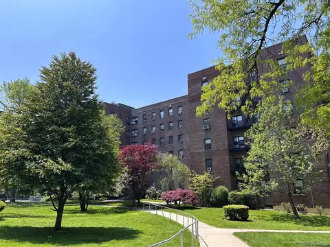 2534 Union St #2F, Flushing, NY 11354