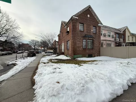 7504 147th St, Flushing, NY 11367