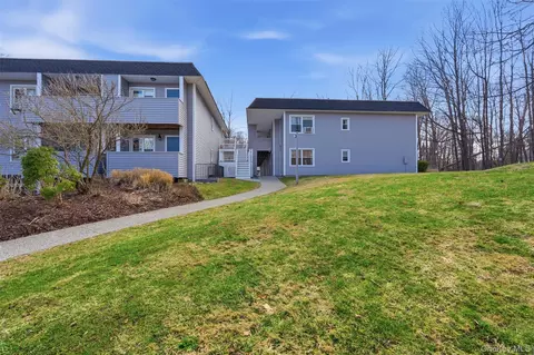10 Wild Oaks Rd #103, Lewisboro, NY 10526