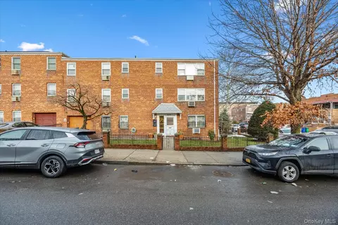 2504 42nd St, New York, NY 11103