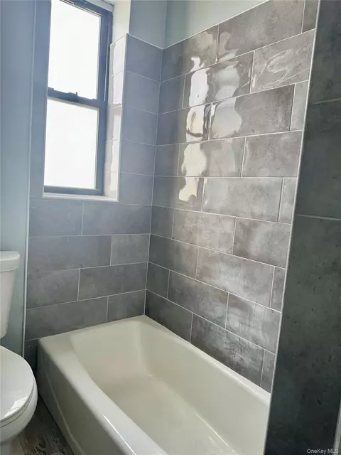 Bath - 724 E 216th St # 4D, New York, NY 10467 photo 3 of 4