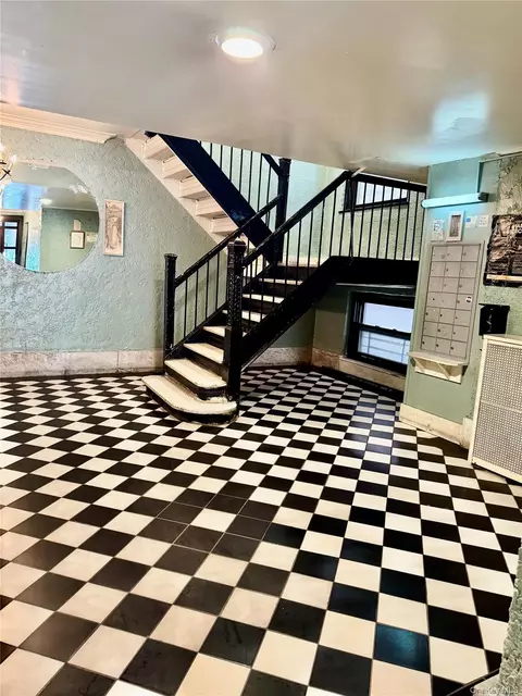 Entry Way - 724 E 216th St # 4D, New York, NY 10467 photo 2 of 2