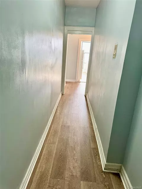 Entry Way - 724 E 216th St # 4D, New York, NY 10467 photo 1 of 2