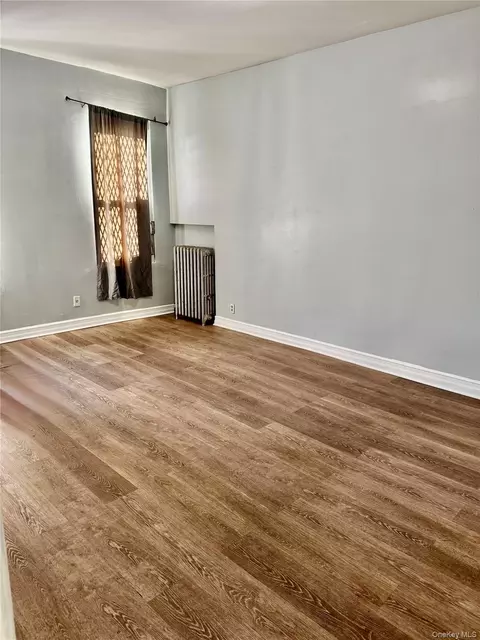 Living - 724 E 216th St # 4D, New York, NY 10467 photo 2 of 2