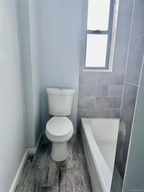Bath - 724 E 216th St # 4D, New York, NY 10467 photo 2 of 4