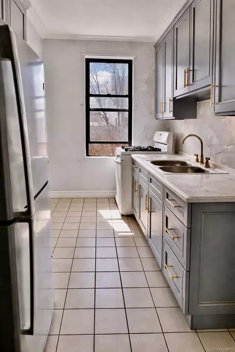 Kitchen - 724 E 216th St # 4D, New York, NY 10467 photo 1 of 1