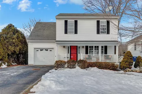 21 Woodside Ave, Port Jefferson, NY 11777