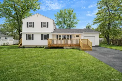 1730 Heckscher Ave, Bay Shore, NY 11706
