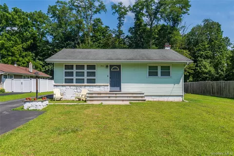 11 Toomey Dr, Poughkeepsie, NY 12603