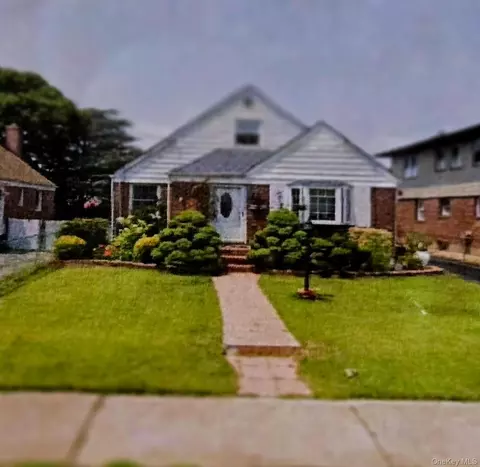 60 Liberty Blvd, Valley Stream, NY 11580