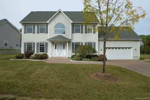 6 Jamil Ct, Arlington, NY 12603