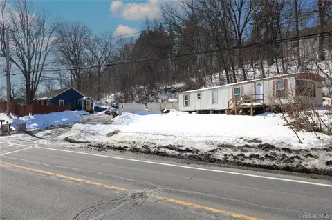 654 Broadway #9W, Esopus, NY 12429