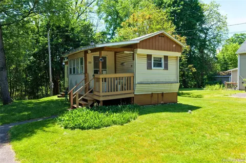 20 Tenth St, Catskill, NY 12414 photo 2