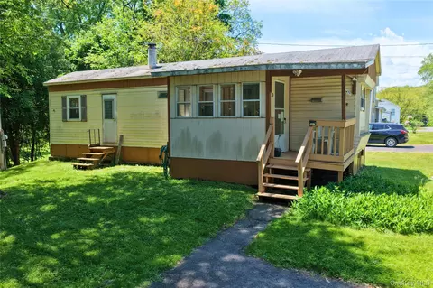 20 Tenth St, Catskill, NY 12414 photo 3