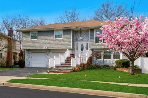 1061 Fordham Ln, Woodmere, NY 11598