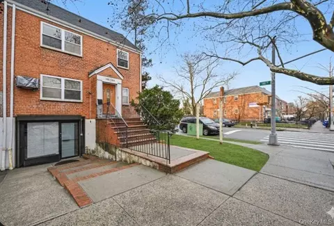 141-02 Jewel Ave, Flushing, NY 11367