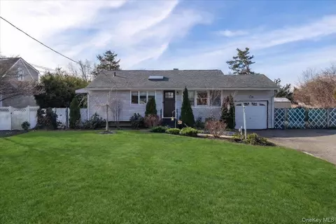 26 Eugene Dr, Kings Park, NY 11754