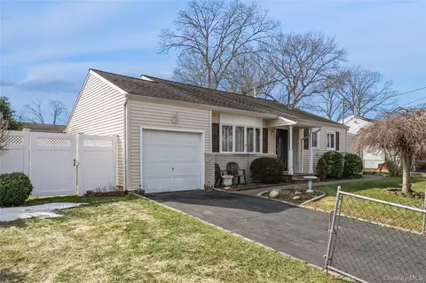 66 Craven St, Huntington Station, NY 11746