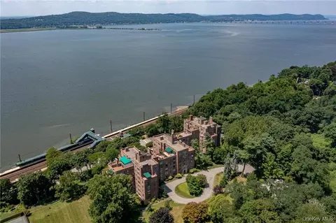 100 Ardsley Ave W #5G, Greenburgh, NY 10533