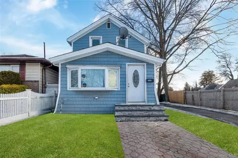 296 Harvard St, Hempstead, NY 11550