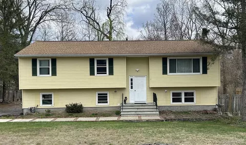 41 Rutledge Ave, Highland Mills, NY 10930