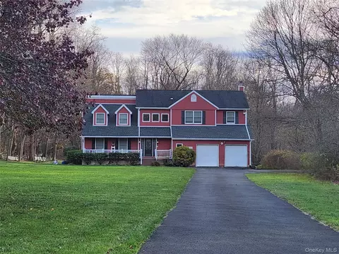 3 Moore Dr, Yorktown Heights, NY 10598