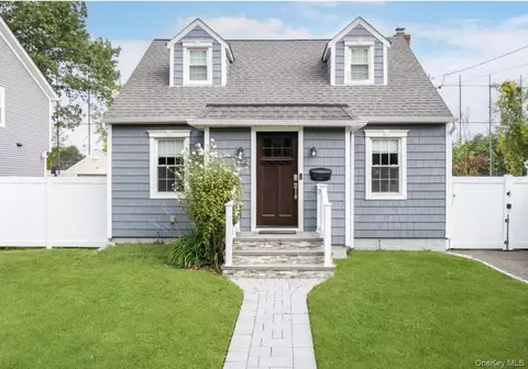 132 Webster St, Merrick, NY 11566