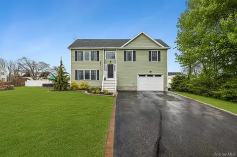 281 Clinton Ave, Brookhaven, NY 11772