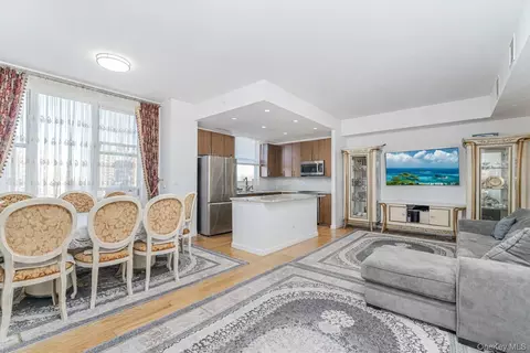 50 Oceana Dr W #8D, Brooklyn, NY 11235