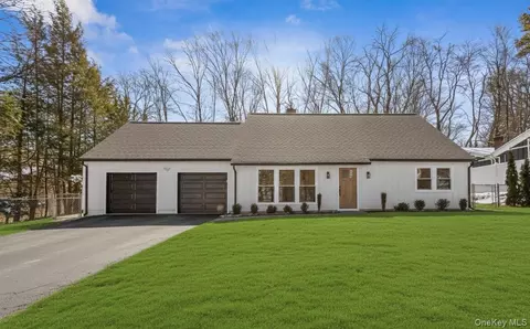 83 Thoreau Ct, Yorktown, NY 10598