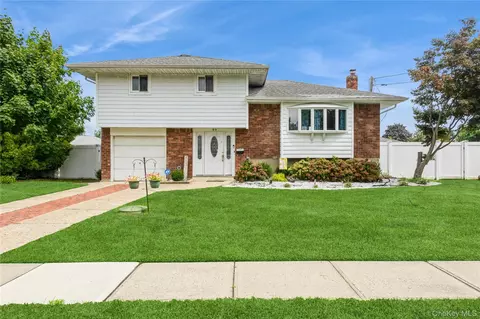 49 Eddie Ave, North Babylon, NY 11703