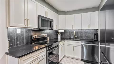 Other - 10-24 166th St #3A, New York, NY 11357 photo 5 of 11