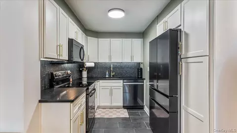 Kitchen - 10-24 166th St #3A, New York, NY 11357 photo 1 of 1