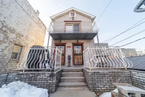 3438 12th St, Astoria, NY 11106