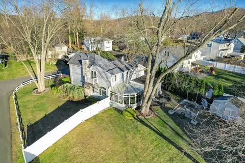 236 Valley Rd, Clarkstown, NY 10989