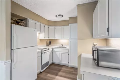 Kitchen - 7-24 166th St #8C, New York, NY 11357 photo 1 of 2