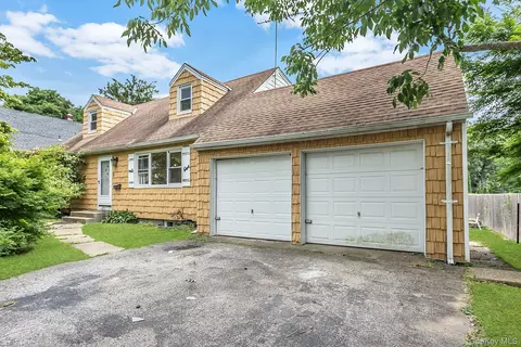 3 Cambridge St, Glen Cove, NY 11542