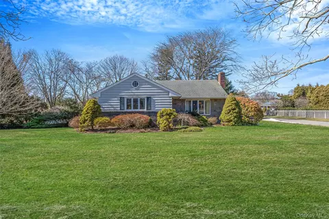 294 Sayville Blvd, Sayville, NY 11782
