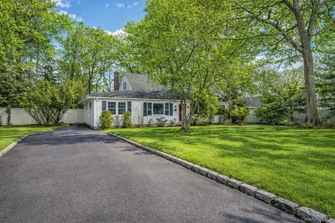 52 Grant St, East Northport, NY 11731