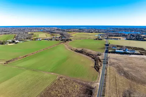 635 Deerfield Rd, Southampton, NY 11976