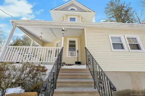 65 Lake Rd, Clarkstown, NY 10989