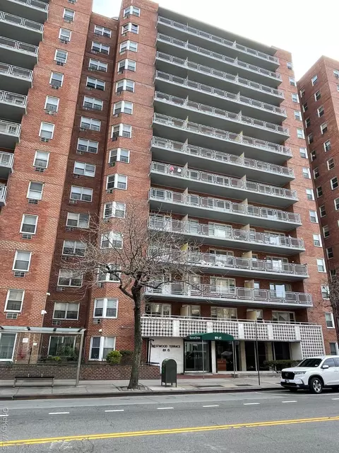 89-15 Parsons Blvd #3L, New York, NY 11432
