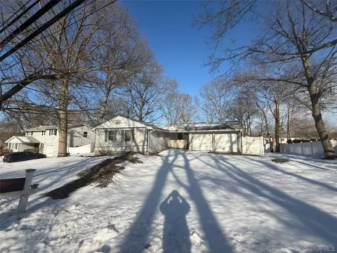 357 Holbrook Rd, Lake Ronkonkoma, NY 11779