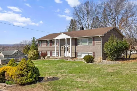 651 Andover Rd, Clarkstown, NY 10989