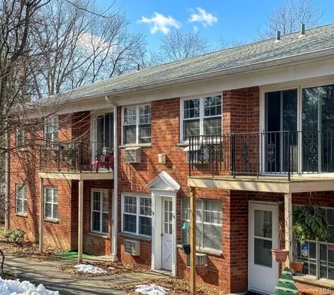 6 Colonial Rd #80, Beacon, NY 12508