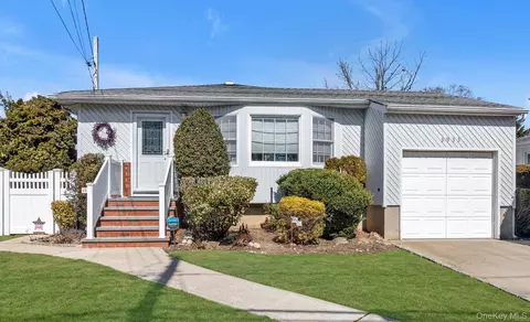 3933 Fulton Ave, Seaford, NY 11783