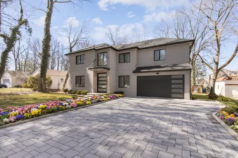 1 Bentley Rd, North Hempstead, NY 11023