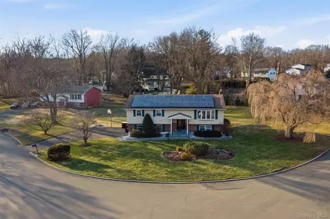 6 Cider Mill Ct, Clarkstown, NY 10956