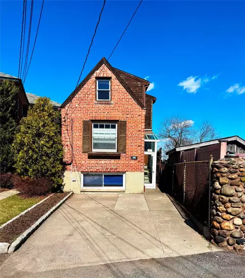 722 King Ave, New York, NY 10464