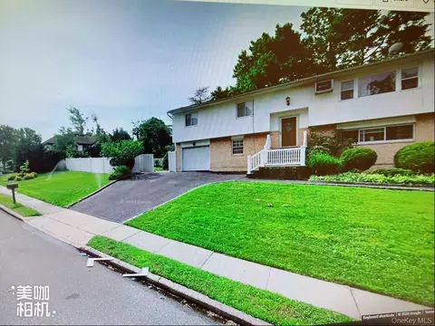 2 Norwood Ln, Lake Ronkonkoma, NY 11779
